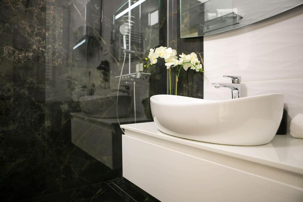 New & Luxury Apartment Tony スプリト エクステリア 写真